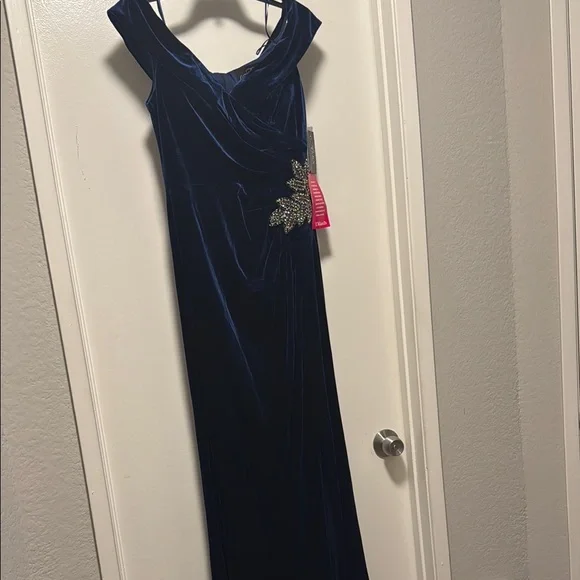 Alex Evenings Blue velvet off the Shoulder evening gown Dress